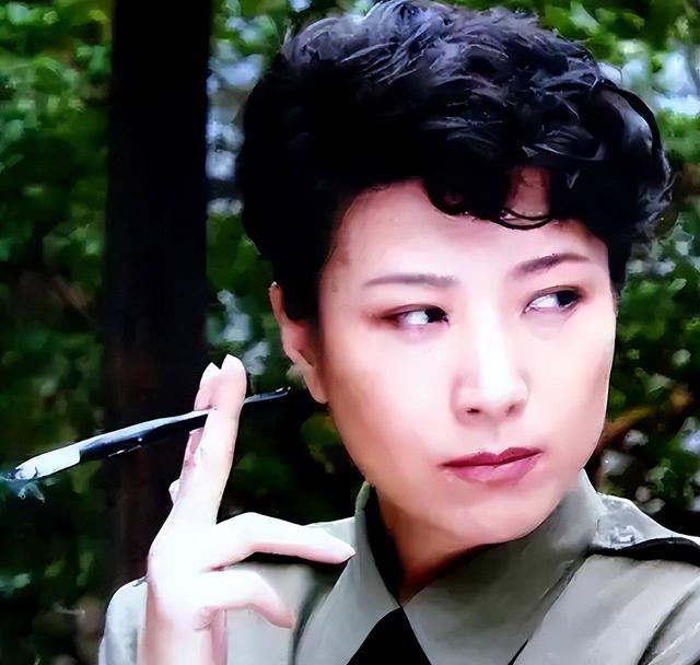 权色交易、陪睡上位	，她压根不沾边，简直是娱乐圈的一股“清流”