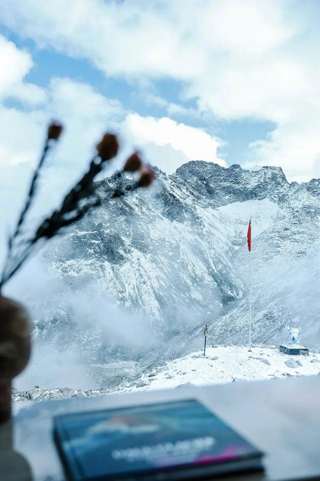 达古冰川下雪啦！雪域浪漫+烟火温柔，攻略请收好！