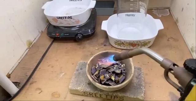 男子用170公斤手机SIM卡芯片废料提炼出191.73克黄金，总价超21万；当事人：银行卡、IC卡等芯片也能提炼