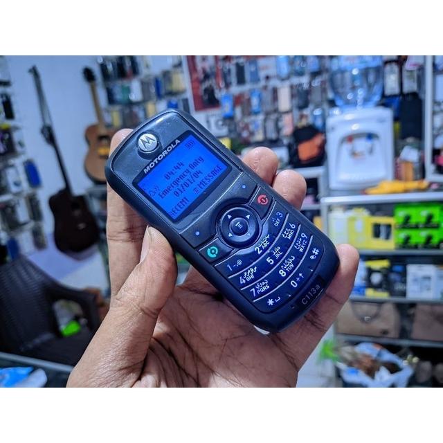 通信历史连载842-世界第一部穷人买的起的手机Moto C113a-2005年