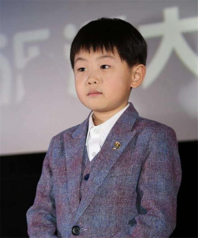 3岁上央视，5岁登春晚，7岁就年薪百万	，没想到现在却成了这样子