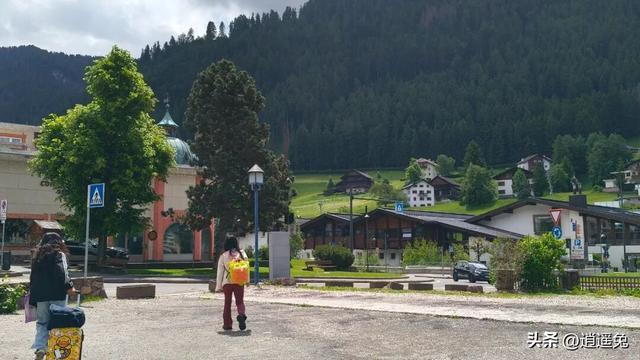 闯进绝美如画“上帝后花园”，却因太激动，在童话小镇闹出乌龙…