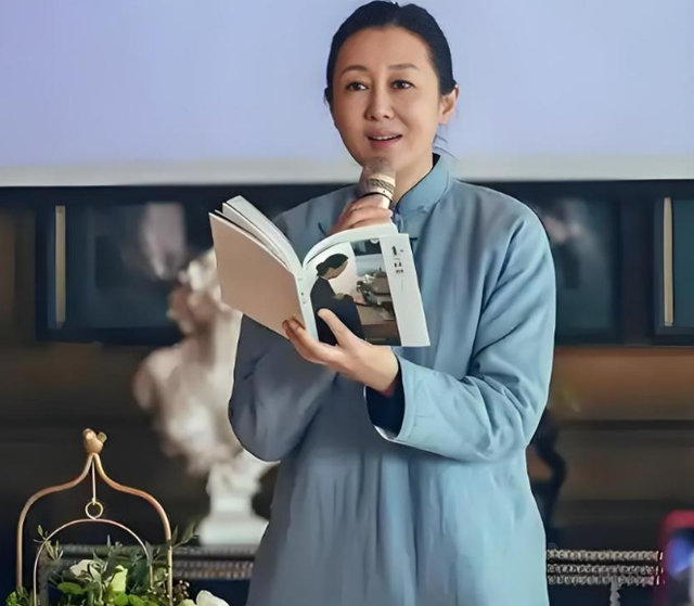 她，主持出身，一婚嫁老师，二婚嫁富二代，三婚嫁歌手，如今怎样