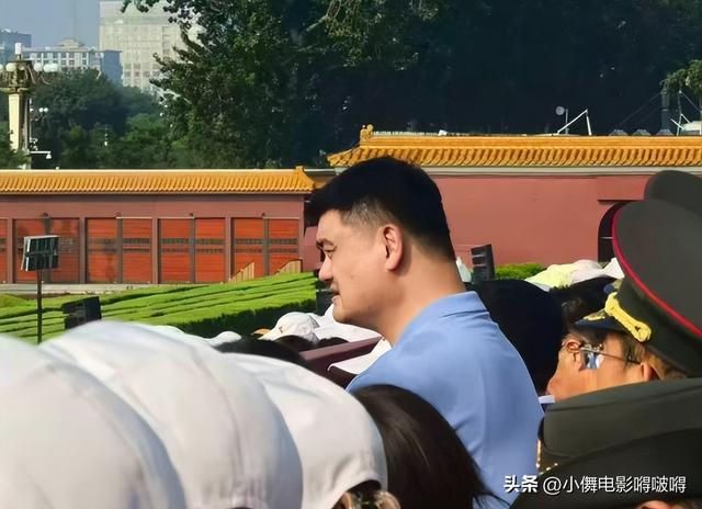 九三阅兵现场：雷军3点去排队，霍启刚姚明同框，体育天团好兴奋