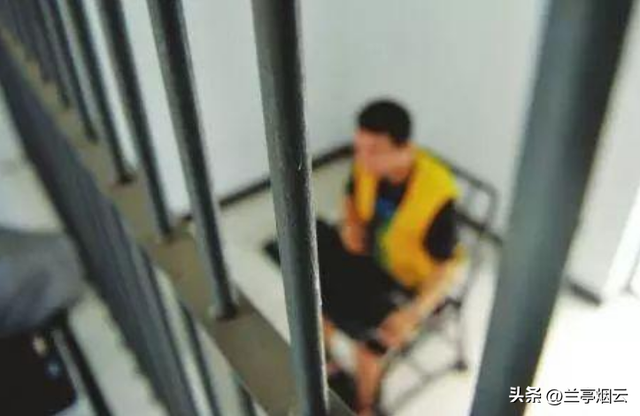 男子入狱15年无一人探视，以为家破人亡，出狱回家后泪流满面