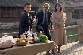 GQ路透，杨紫脸僵，孟子义白得发光，路人镜头下颜值差距一目了然图片