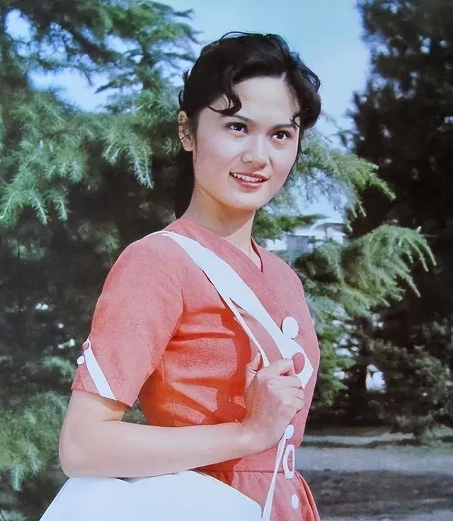 她是80年代知名女演员，嫁给军委副主席之子，离婚后过得怎么样？