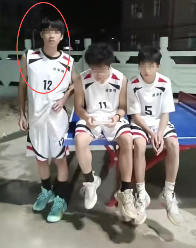 广西体育生宁宇华离世！年仅17岁，长相帅气，死因惋惜母亲太绝望