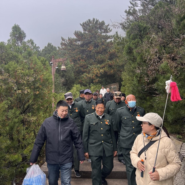 金秋敬老情 英雄山水行