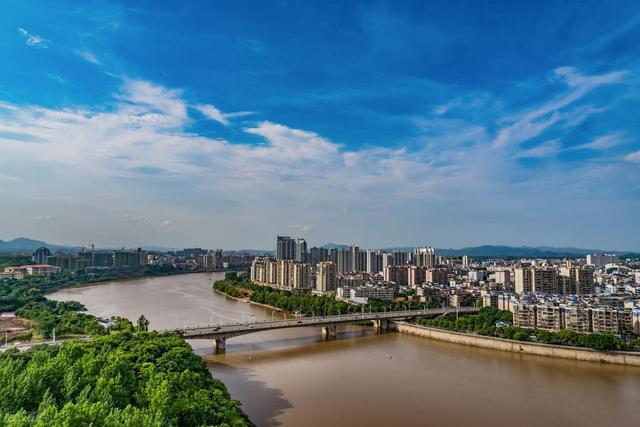 华东“面积最大”地级市，相当于8个无锡，3个合肥，不是临沂杭州