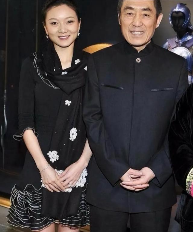 张艺谋和巩俐合影，张艺谋和陈婷合影，生理性喜欢显而易见
