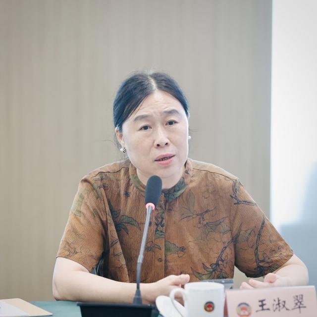 语言不通支付不便，能不能一下飞机就精准对接？外国友人想看机器人机器狗，是否可以实现？