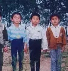 90年代，人手一条的“脚蹬裤”，现在看起来真土