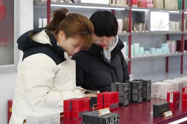 免税店来了！枫尚奥莱小镇三期启幕——