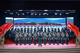 歌声嘹亮，在热血沸腾的场景中唱响！图片