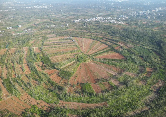 海南封关后不挤了！环岛解锁隐秘奇景，市井美食藏着真滋味