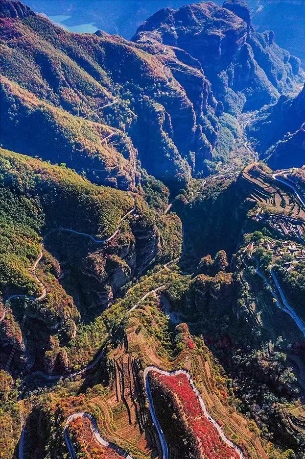 11月自驾天花板！八百里太行秋色巅峰，穿挂壁公路，邂逅红叶古村
