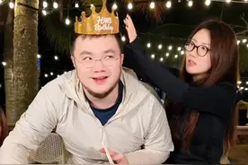 博谷晒照为巴图庆生，宋丹丹怀抱孙子笑容满面，董事长老公罕露面图片