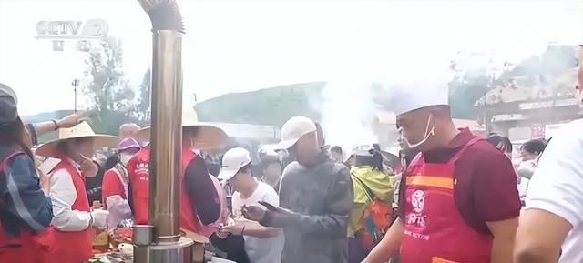 国庆“奔县”潮又爆了，民宿2000多元仍抢疯，年轻人弃热门奔小城