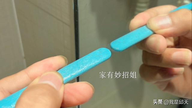 前台保洁提醒：住酒店时，一定要检查这“4个地方”，这是为啥？