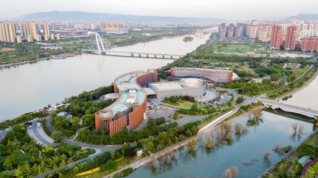 文旅市场“冰火交织”：2025上半年数据暴露出的真相与变局