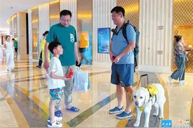 视障人士“宝哥”今年内“二刷”三亚：“三亚很暖心，就像这里的温度一样”图片