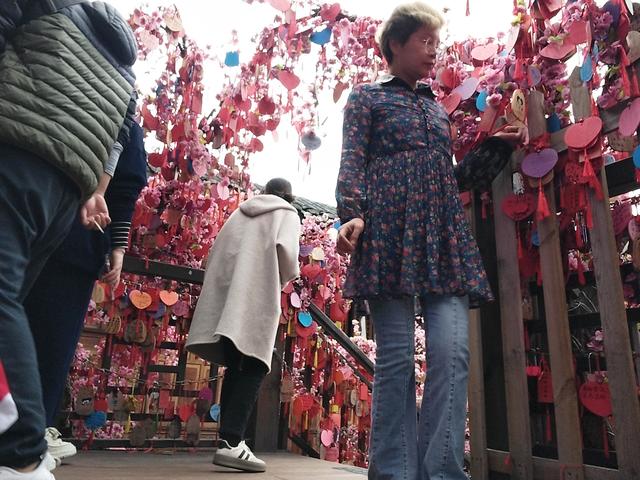 54岁丧偶女人不找男人，四处流浪真的好吗？