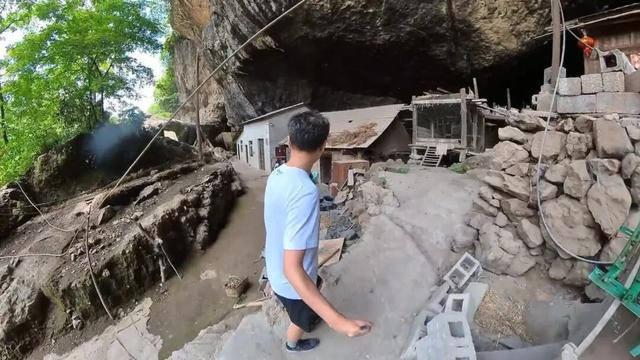 重庆綦江大山深处发现岩洞人家，几代人逍遥自在生活近百年