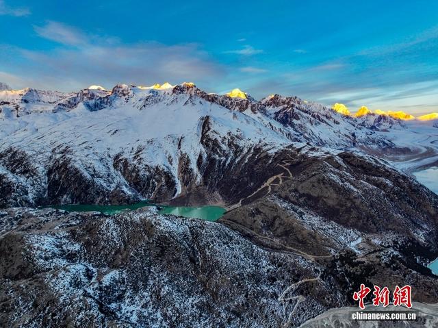 西藏昌都：来古冰川迎冬季最佳观赏期