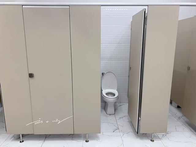 谁说泰国脏乱差？中国游客在泰国用了公共厕所，对泰国刮目相看？