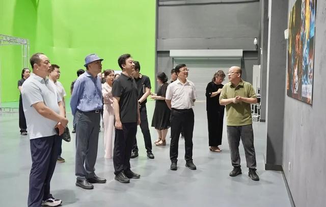 辽宁省文体旅产业发展集团董事长柴力君一行来辽宁传媒学院调研
