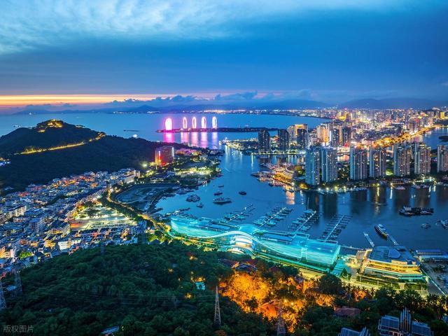 三亚和大连，一个最南一个最北的海滨城市，实话实说差别确实 很大