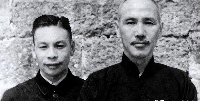 1985年，蒋经国宴请张学良，留下的一张合影，3年后去世！