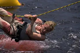 亚马逊食人鱼什么都吃，为什么没有泛滥成灾？原来它们也是食物图片