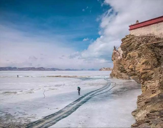 西藏冬日的冰湖仙境，堪比贝加尔湖！