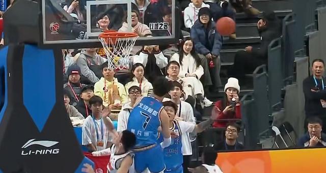 广东男篮第九轮惨败，失利背后的温暖与伤痛