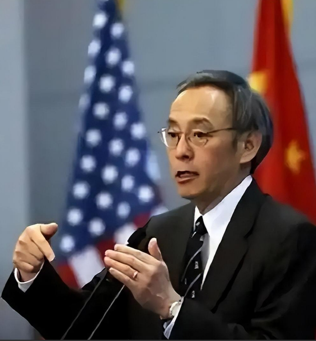 被奥巴马任命的部长朱棣文	，50 岁首次回国，直言我是完全的中国人