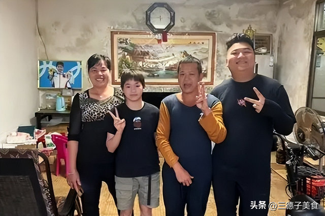 同是冠军父母，陈芋汐父母夸女儿很自律，全红婵母亲却说：胖点好