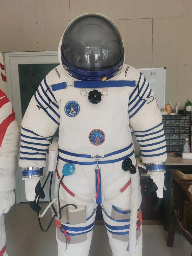 因飞船舷窗出现裂纹！神20航天员乘坐神21飞船返回！已撤离空间站