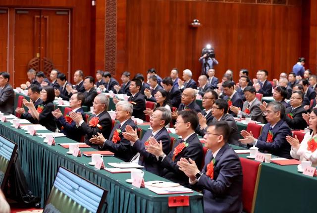 云南省科学技术奖励大会在昆举行 王宁为杰出贡献奖获得者等颁奖并讲话 王予波主持 石玉钢刘晓凯出席