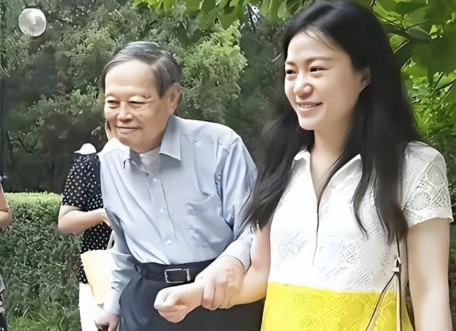 彻底不装了？杨振宁去世仅5天，炸出1群"牛鬼蛇神"，结局大快人心