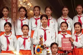 三亚回辉小学“爱心背送队”：我们还将继续帮助小英图片