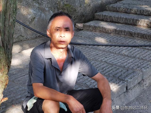 南岳衡山抬山夫，你知道一个月到底能挣多少钱吗？