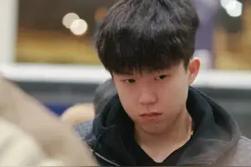 转战亚锦赛！国乒凌晨出发哈萨克 王楚钦孙颖莎同款吸睛 林高远好帅图片