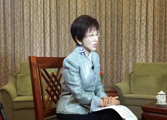 回台即抓捕？洪秀柱专机落地，国台办阐明立场，民进党只能照办！