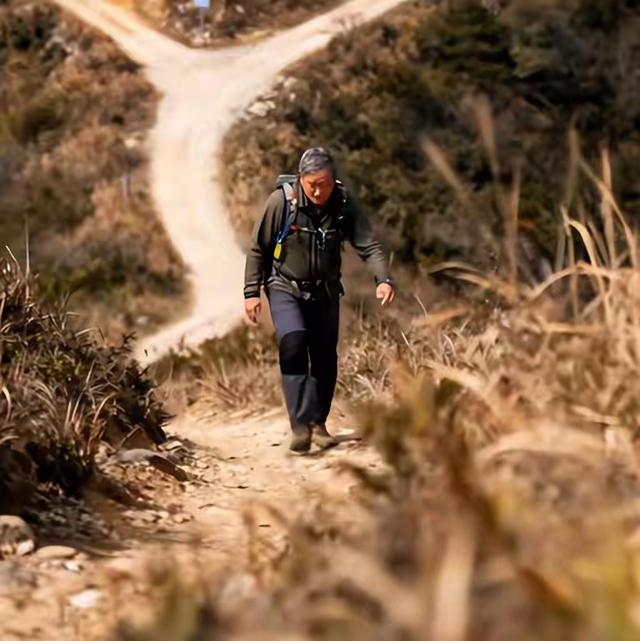 45岁男老师登山失联后续：已遇难，尸体腐烂死状凄惨，死因曝光