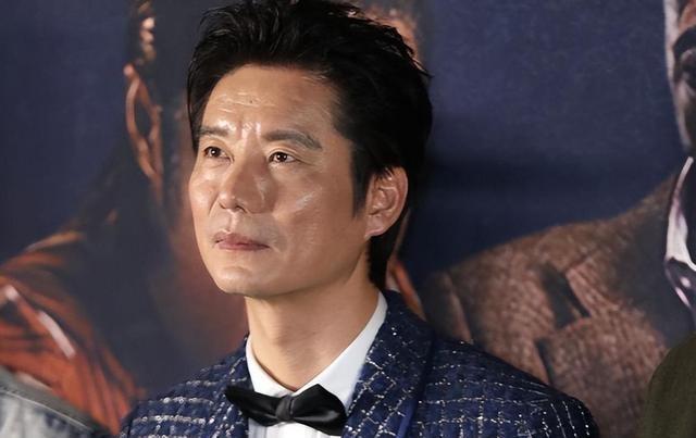 张艺谋没捧火，吴京带不红，如今50岁的他演完《戏台》终于被认识