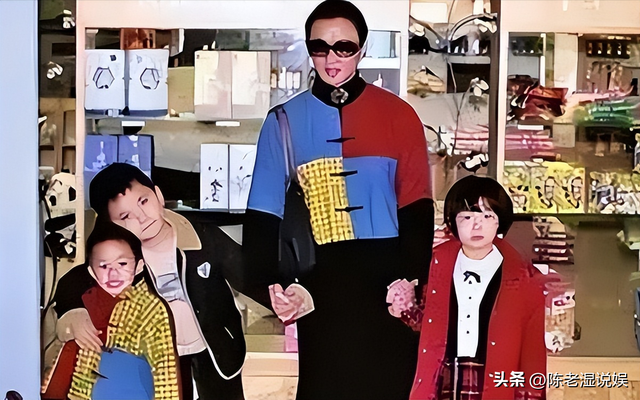 逃到国外半年多，58岁金星近照曝光，终究还是把自己活成了笑话