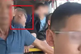 太气人了！老太怒吼男孩让座，小姐姐看不惯回怼，男孩委屈落泪图片