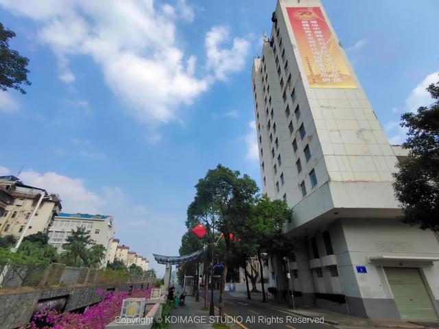 深圳这条街，曾经挤破头都难进入，现在扫码就进却为何没人去了？